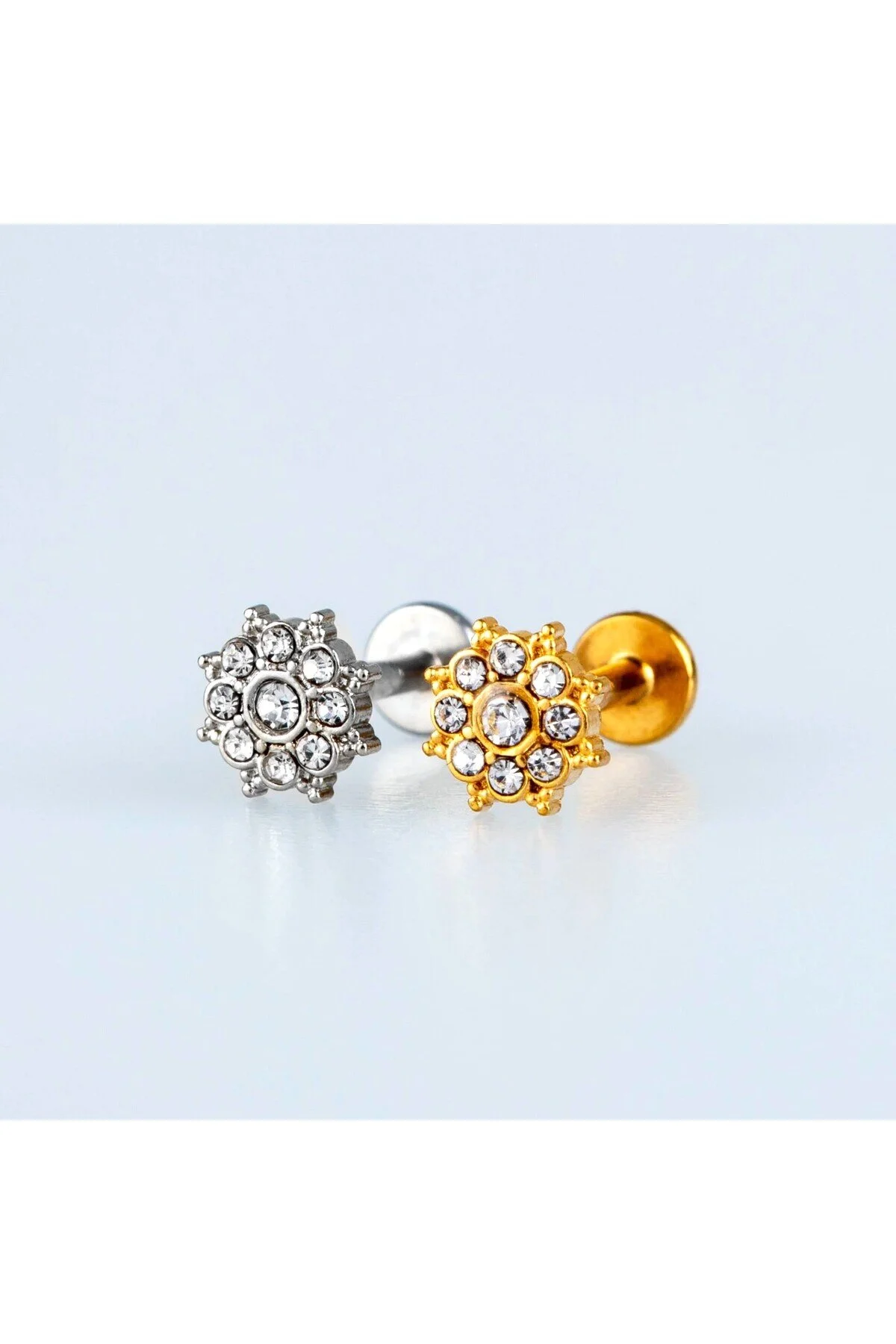 "AGB" Parıltı Taşlı Yıldız Çevrili Papatya Figürlü Aksesuarlı  Kulak, Kıkırdak, Helix & Tragus Piercing 2